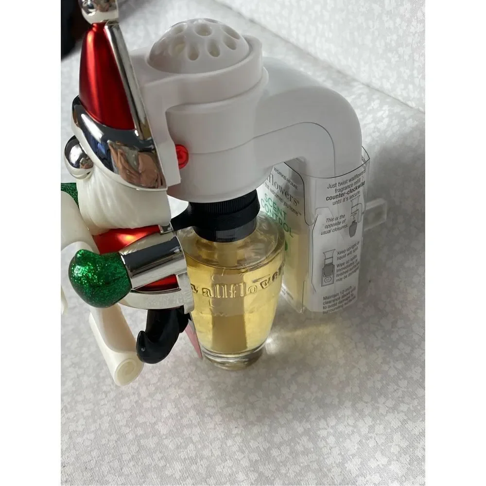 Bath and Body Works Santa Gnome Wallflower with Scent Control and 2 Refills